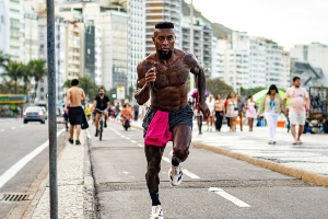 pg电子模拟器入口-这是51岁？泽-罗伯托晒跑步照身材炸裂，腹肌如同刀刻斧凿！